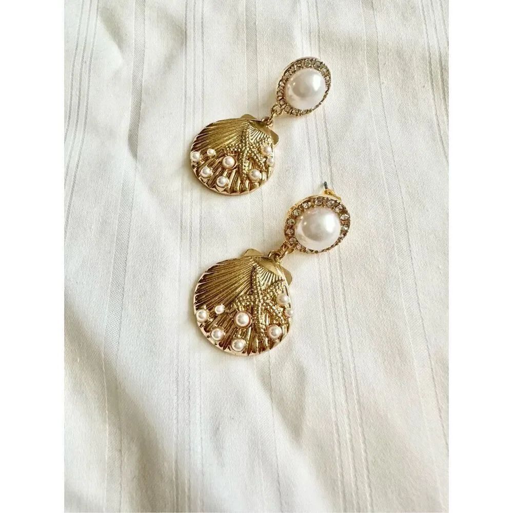 Starfish and Pearl clamshell pendant earrings